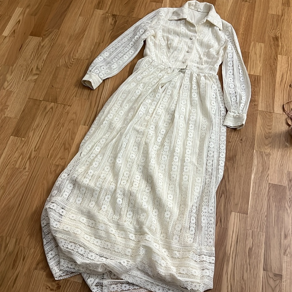 Vintage off white lace button up maxi dress - Picture 5 of 10